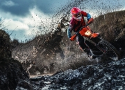 开云世界杯2026-贝林厄姆一锤定音，卡塔尔财团轻取曼联背后的足球资本新棋局