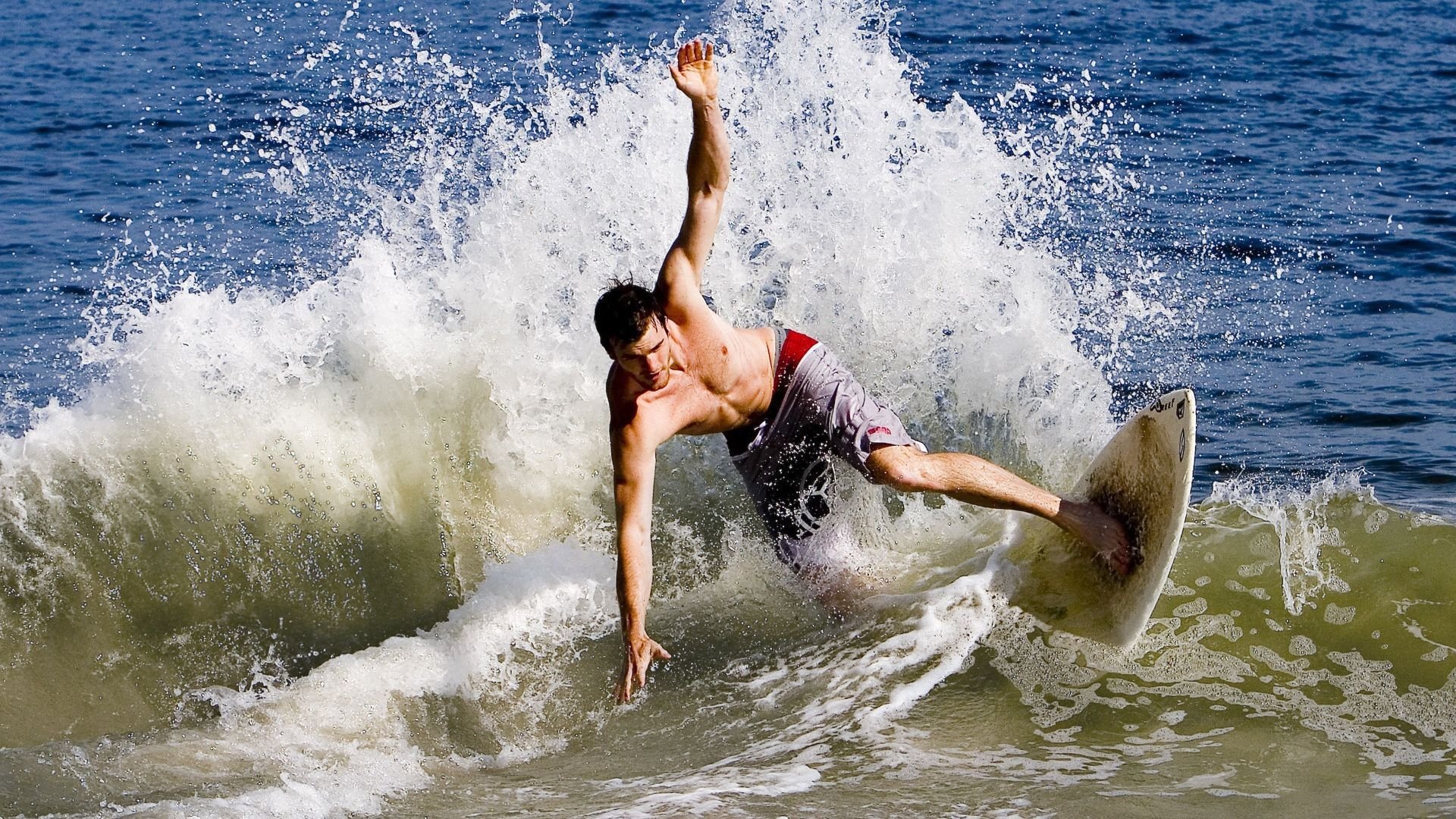 德甲争冠战之夜，迪巴拉点燃赛场