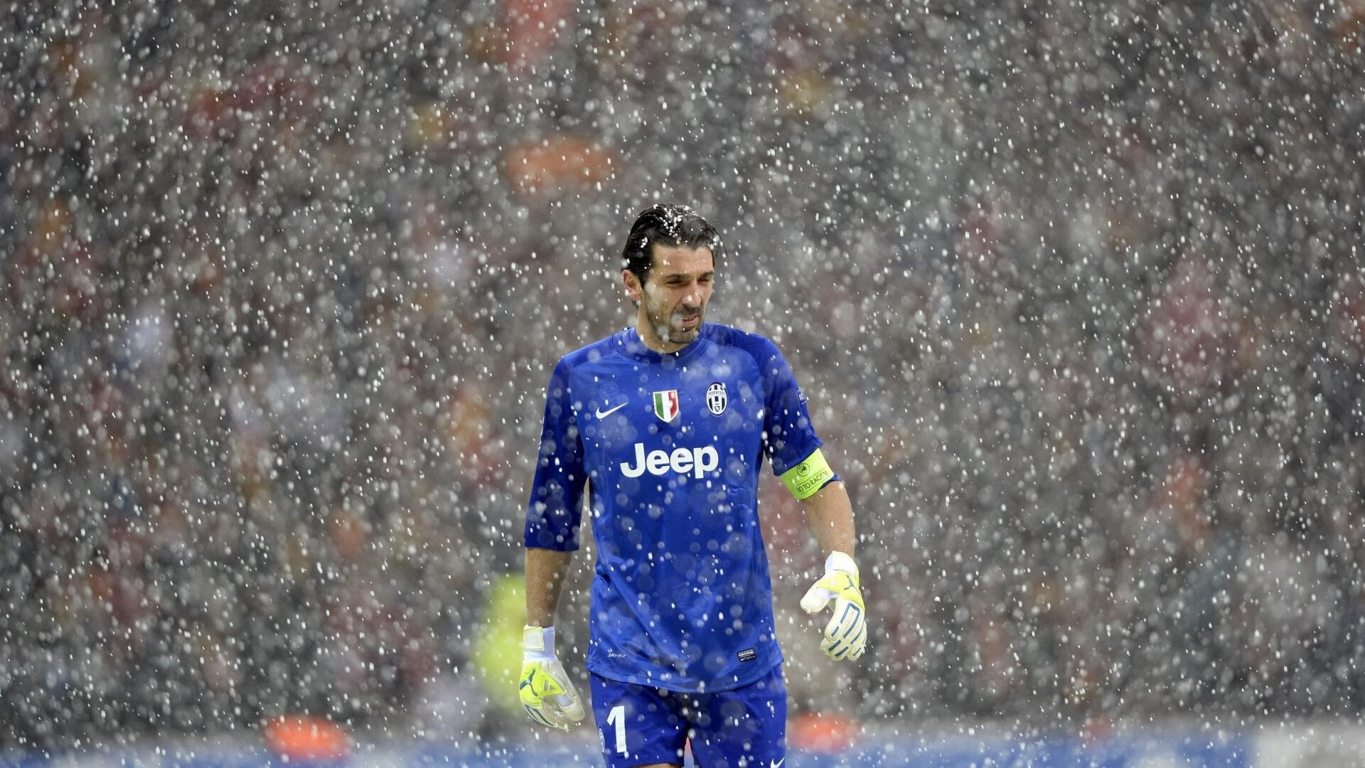 F1新赛季揭幕战之夜，哈登关键战不手软，速度与意志的交汇时刻