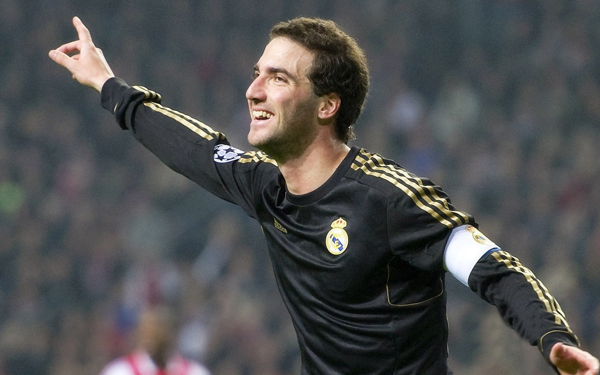 赛道上的双重奏鸣，红牛二队战术完胜索伯，勒克莱尔上演高光独舞